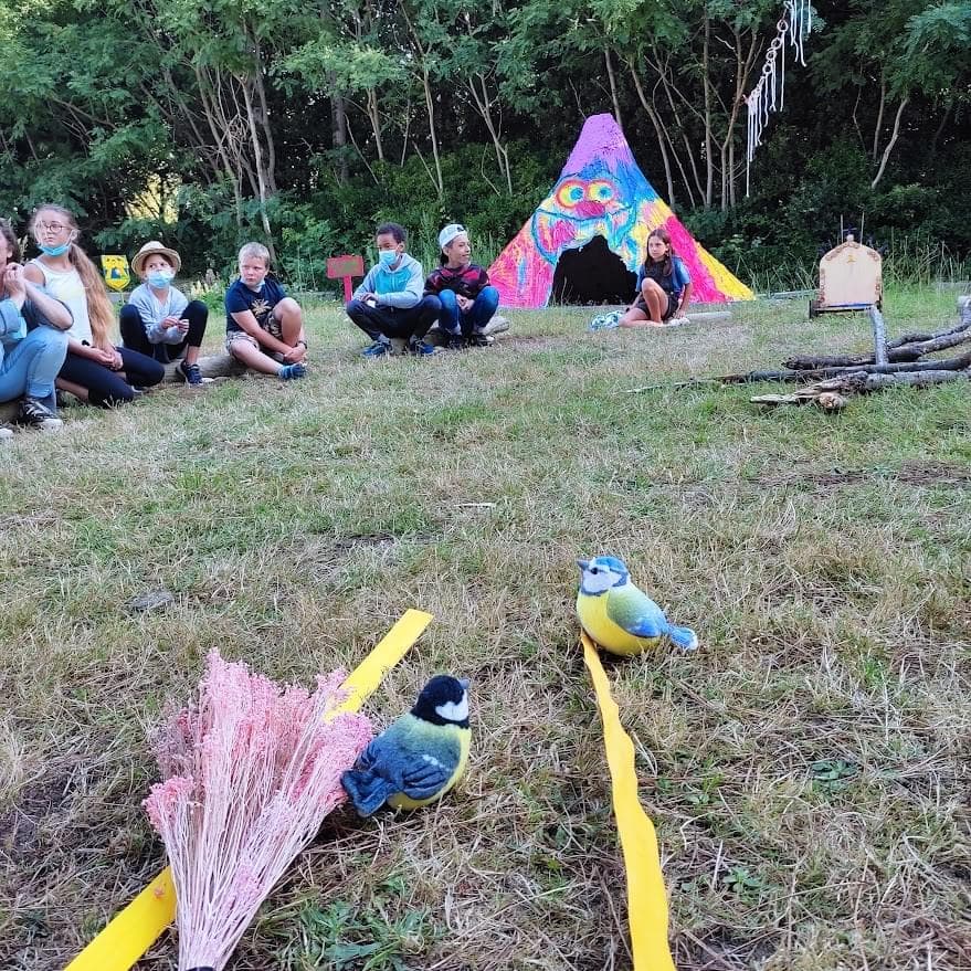 Atelier de médiation en plein air avec tipi